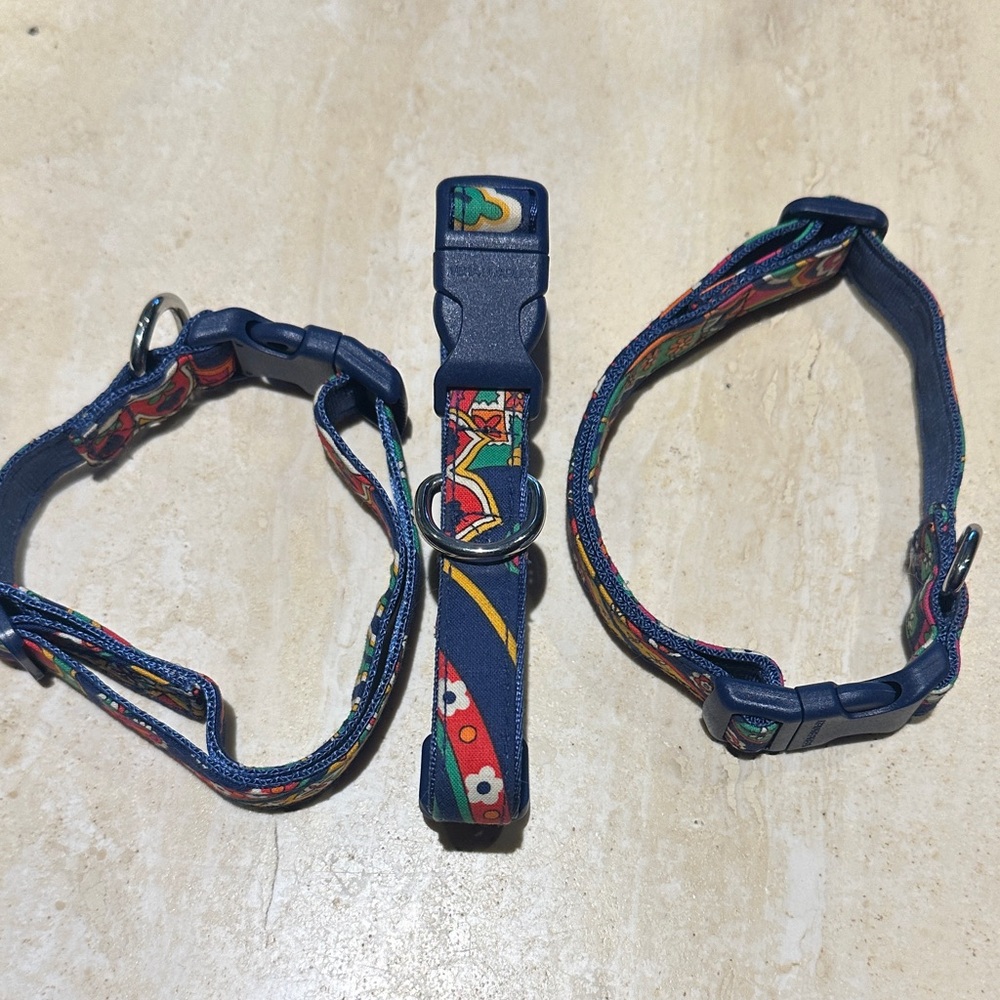 Vera Bradley  collar for dogs- Blue and Multicolor. 20 dlls each.